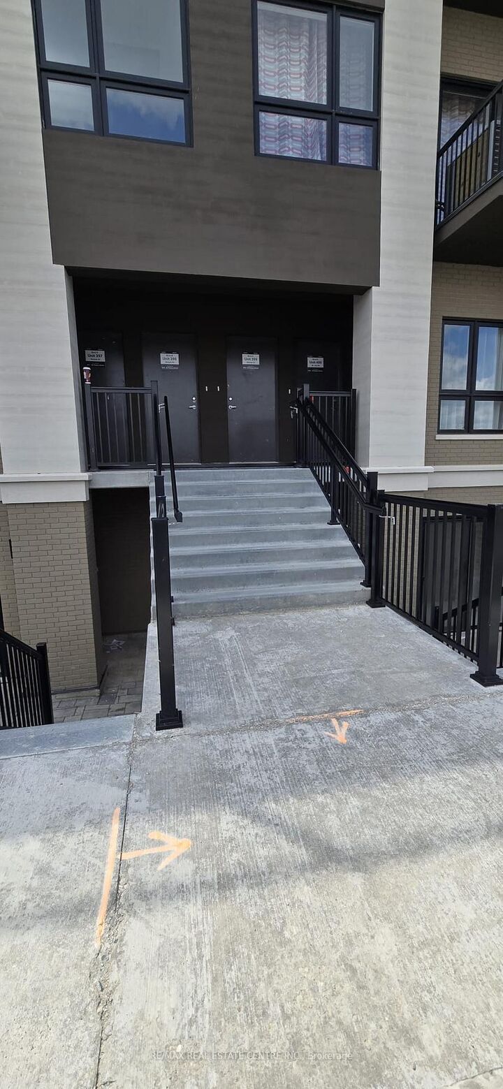 Property Photo:  25 Palace Street R-14  ON N2E 3M6 