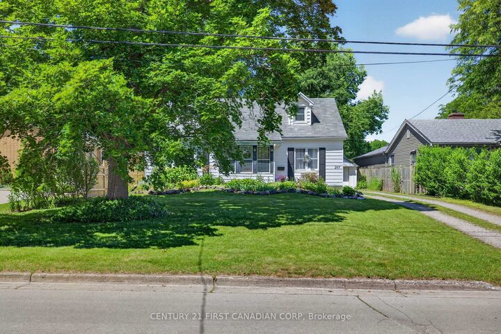 Property Photo: 297 Stephen Street ON N6K 2M9