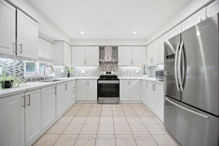 Property Photo: 106 Williamson Drive ON L7A 3R7