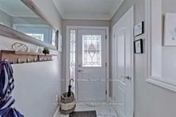 114 Cartier Crescent — photo 1