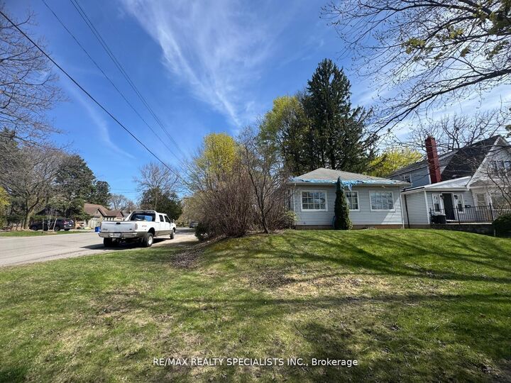 Property Photo:  990-992 Birchwood Avenue  ON L7T 2H8 