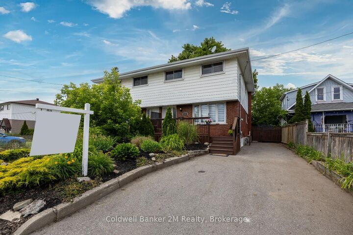 Property Photo:  152 Taunton Road W  ON L1G 3T3 