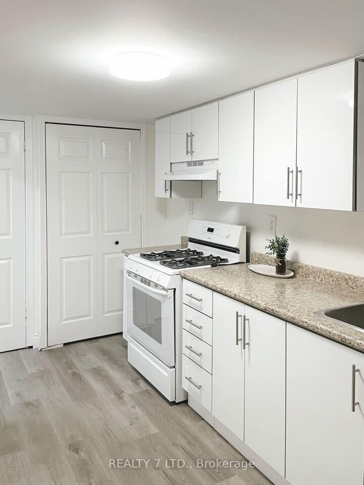 Property Photo:  551 Hayward Crescent 3 Bsmt  ON L9T 4P2 