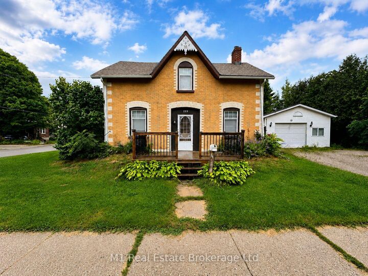 223 St. George Street E — photo 1