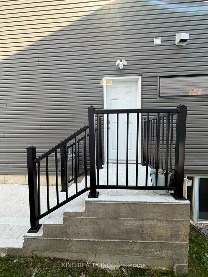 Property Photo:  1389 Twilite Boulevard  ON N6G 3R5 