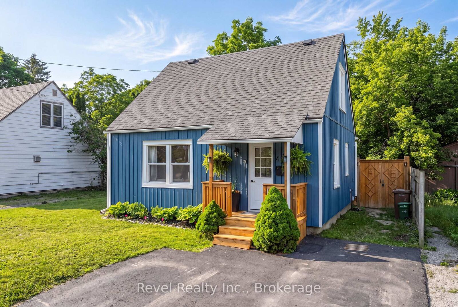 Property Photo:  41 Melbourne Street E  ON K9V 1X8 