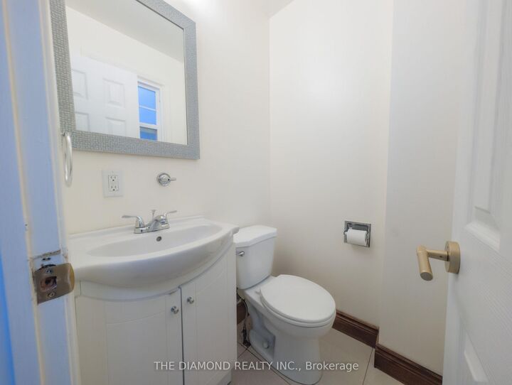 Property Photo:  2288 The Collegeway N/A 8  ON L5L 3Z5 
