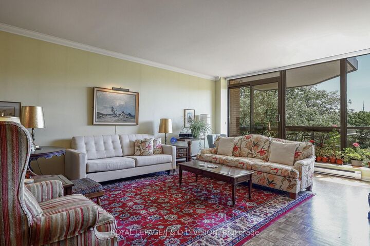 Property Photo: 407 Walmer Road 401 ON M5R 3N2