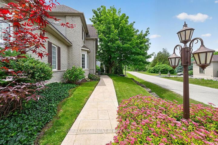 Property Photo: 4 Valley Ridge Lane ON L8N 2Z7