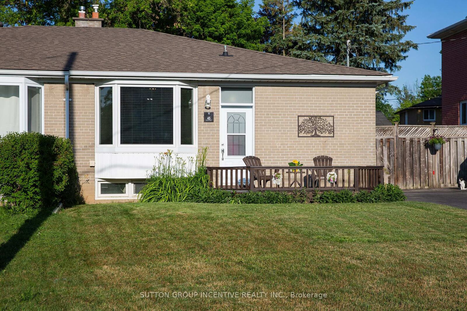 Property Photo: 45 Bailey Crescent ON L4G 2B2