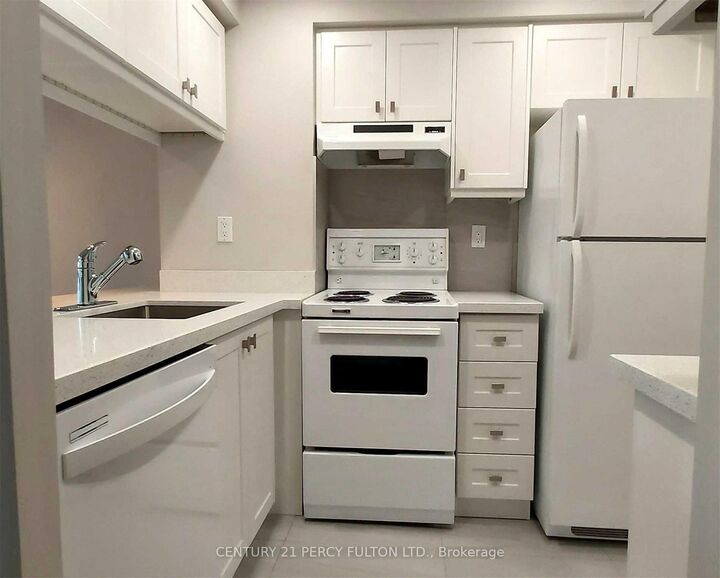 Property Photo:  736 Bay Street 1512  ON M5G 2M4 