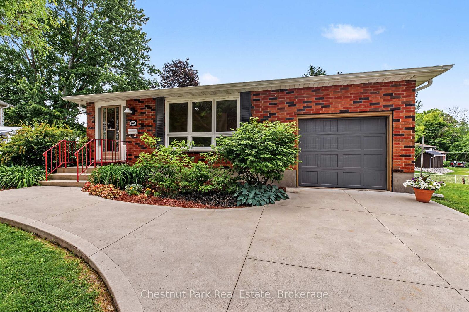 Property Photo:  280 8th Avenue E  ON N4K 3A2 