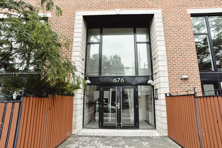 Property Photo: 676 Richmond Street W 208 ON M6J 1C3