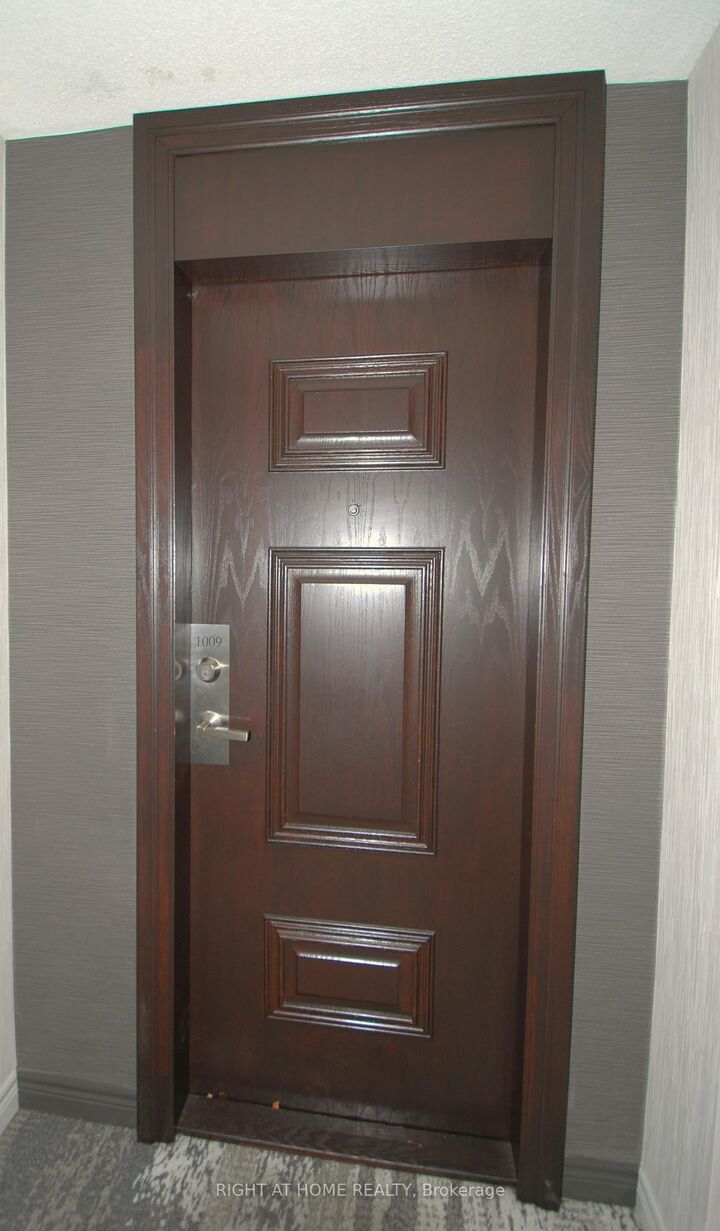 Property Photo: 39 Pemberton Avenue 1009 ON M2M 4L6