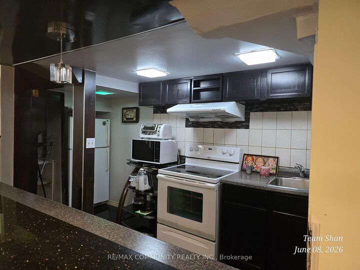 Property Photo:  57 Valley Centre Drive  ON M1X 1H2 