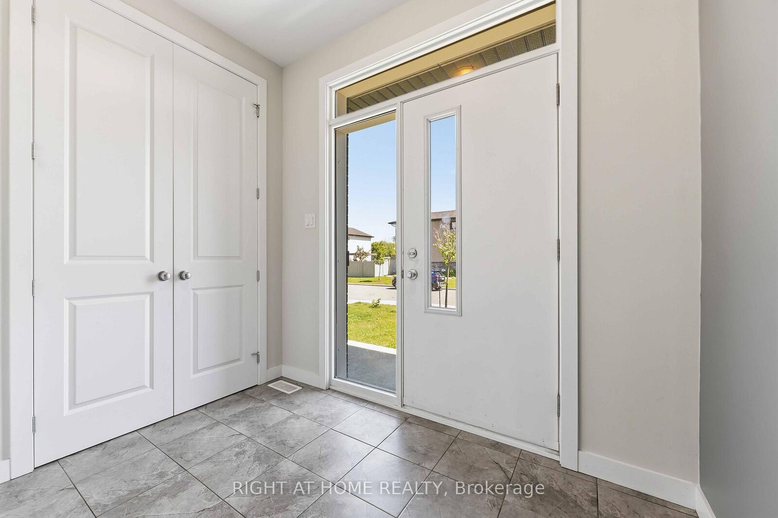 Property Photo: 730 Kirkham Crescent ON K0A 2Z0