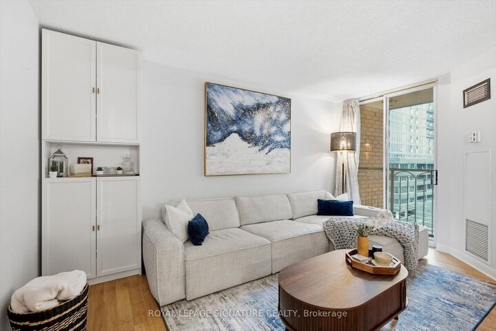 Property Photo: 323 Richmond Street E 704 ON M5A 3R3
