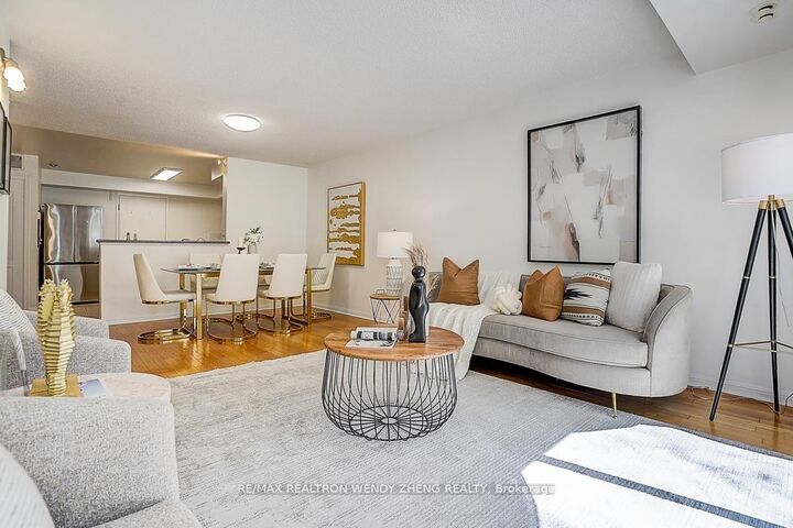 Property Photo: 28 Sommerset Way 1517 ON M2N 6W7