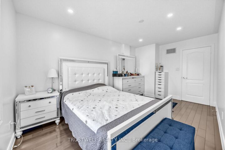 Property Photo: 3 Waldron Court ON L1T 4X2