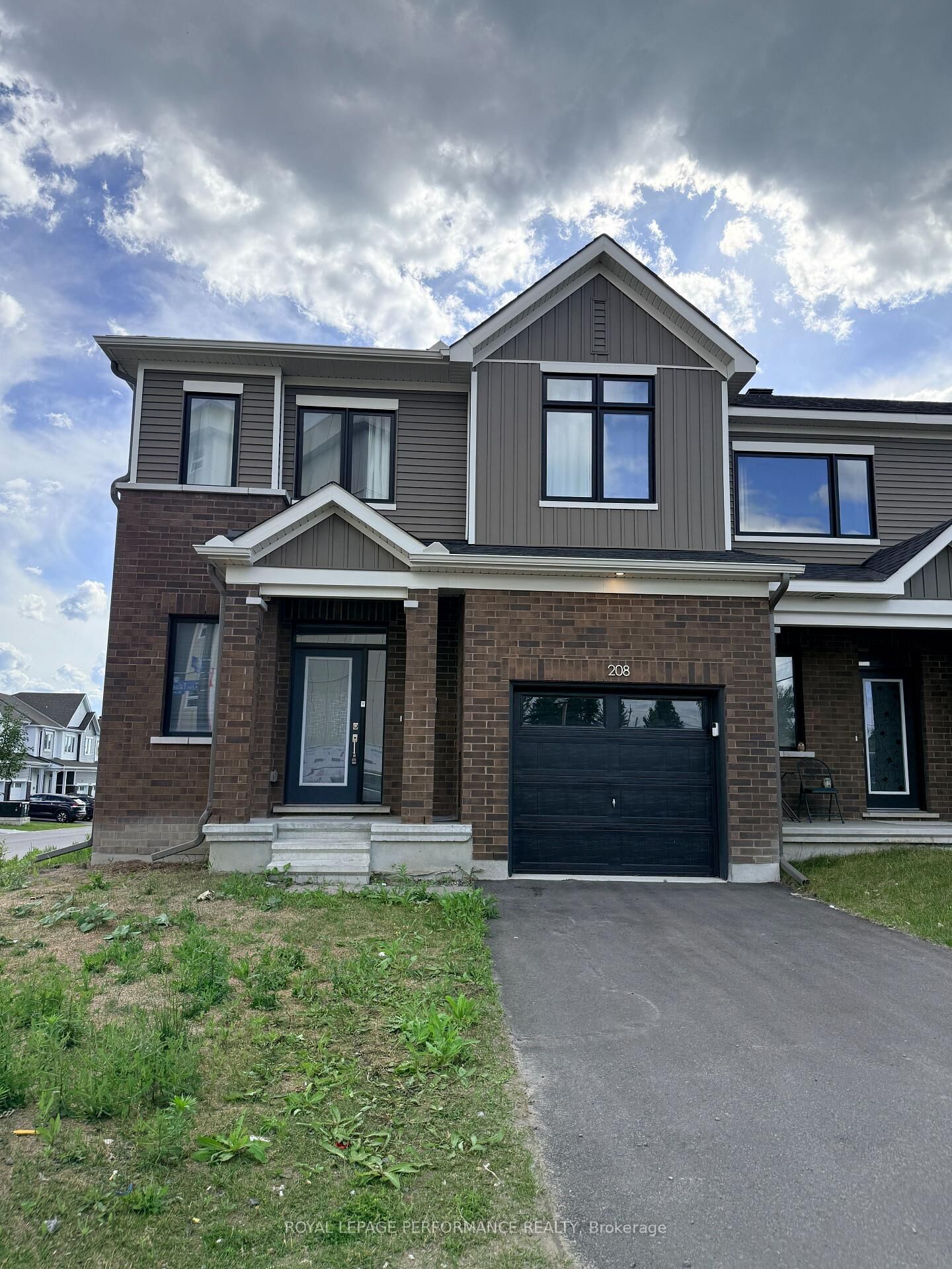 Property Photo:  208 Falsetto Street  ON K1W 0S2 