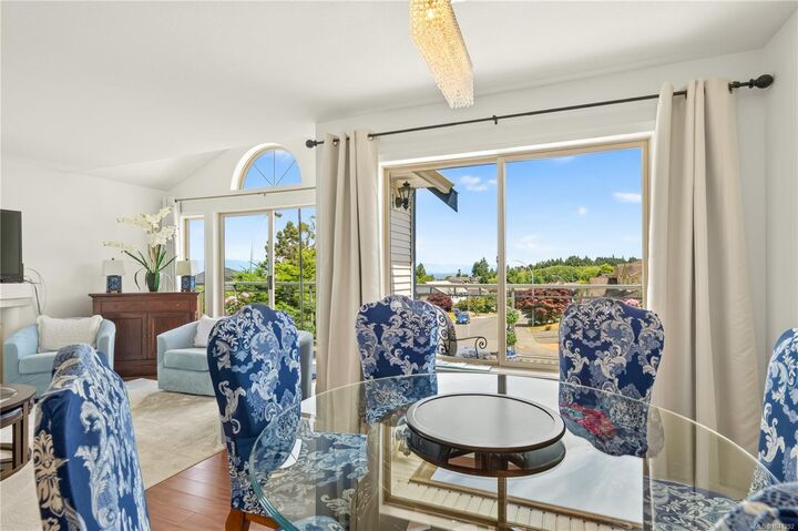 Property Photo: 5425 Leslie Cres BC V9T 1T1