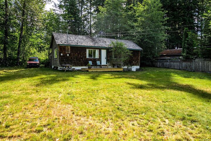 Property Photo: 706 Delta Dr BC V0P 1R0