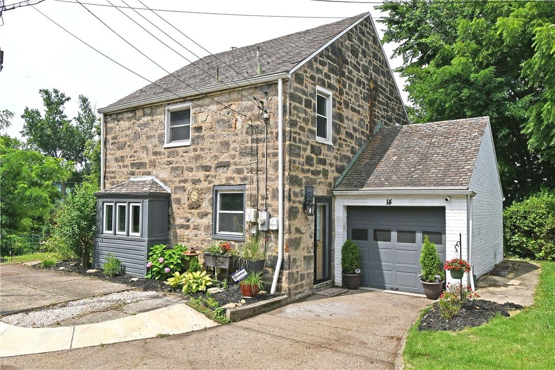 Property Photo: 14 Laurel Village PA 15202