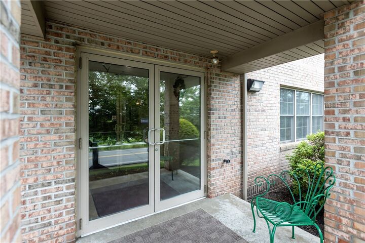 Property Photo:  1 Coraopolis Rd 200  PA 15108 