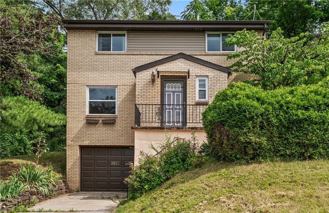 Property Photo: 3931 Boulevard Dr PA 15217