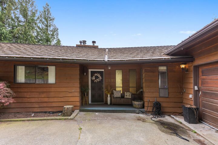 Property Photo: 2581 Zurich Drive BC V3G 1C4