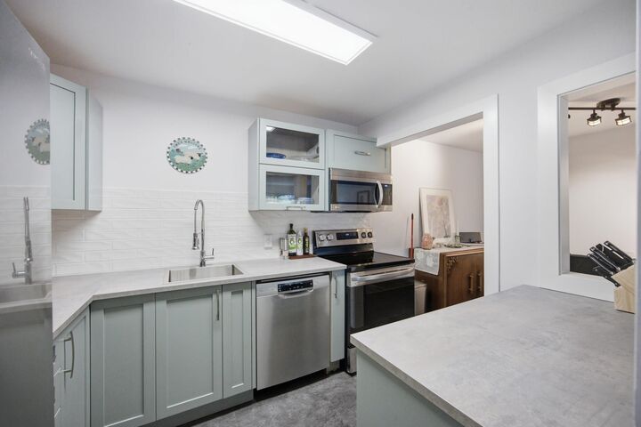 Property Photo:  1555 Fir Street 206  BC V4B 4B6 