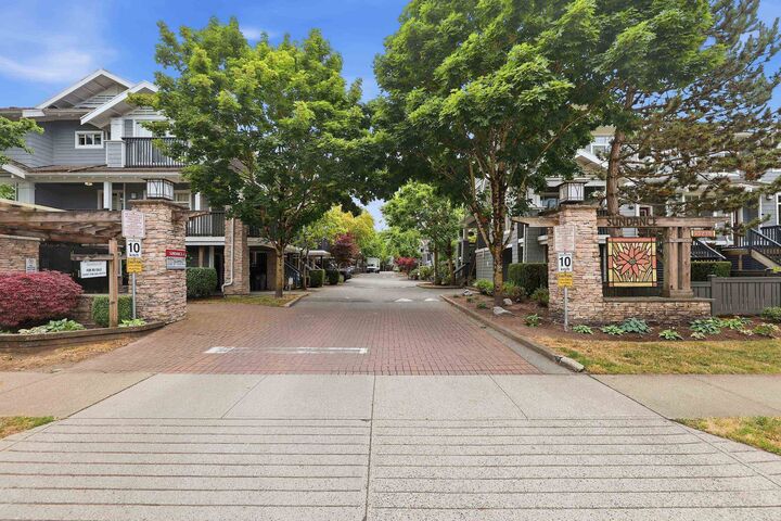 Property Photo: 15236 36 Avenue 141 BC V3Z 2B3