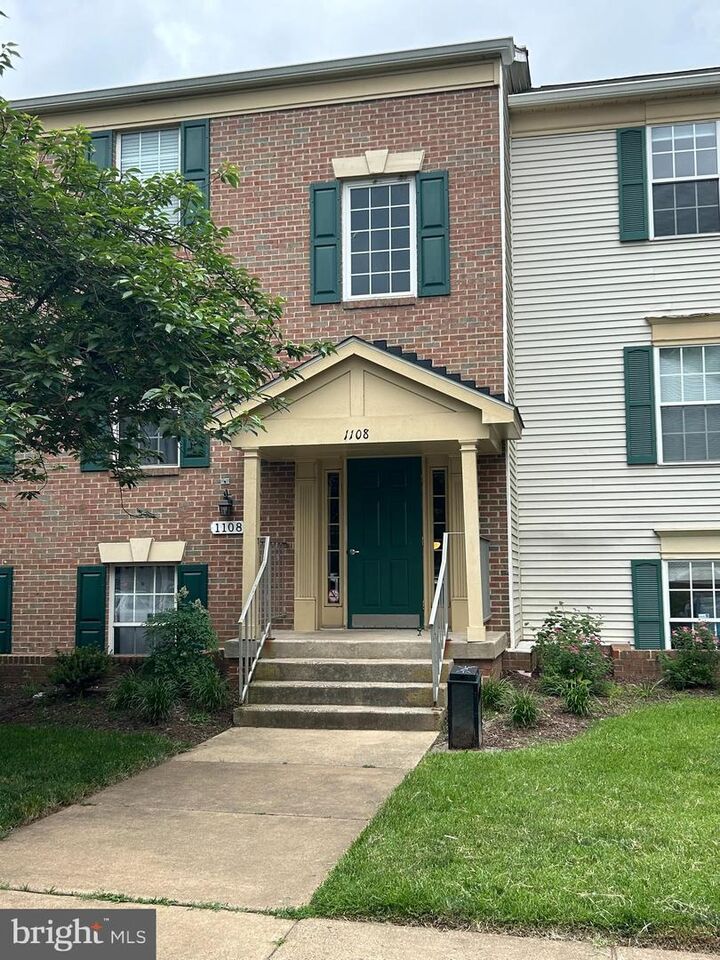 Property Photo:  1108 Huntmaster Terrace NE 202  VA 20176 