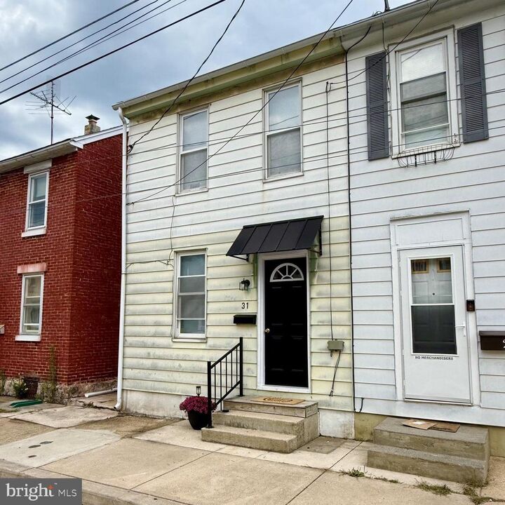 Property Photo:  31 W Washington Street  PA 19522 