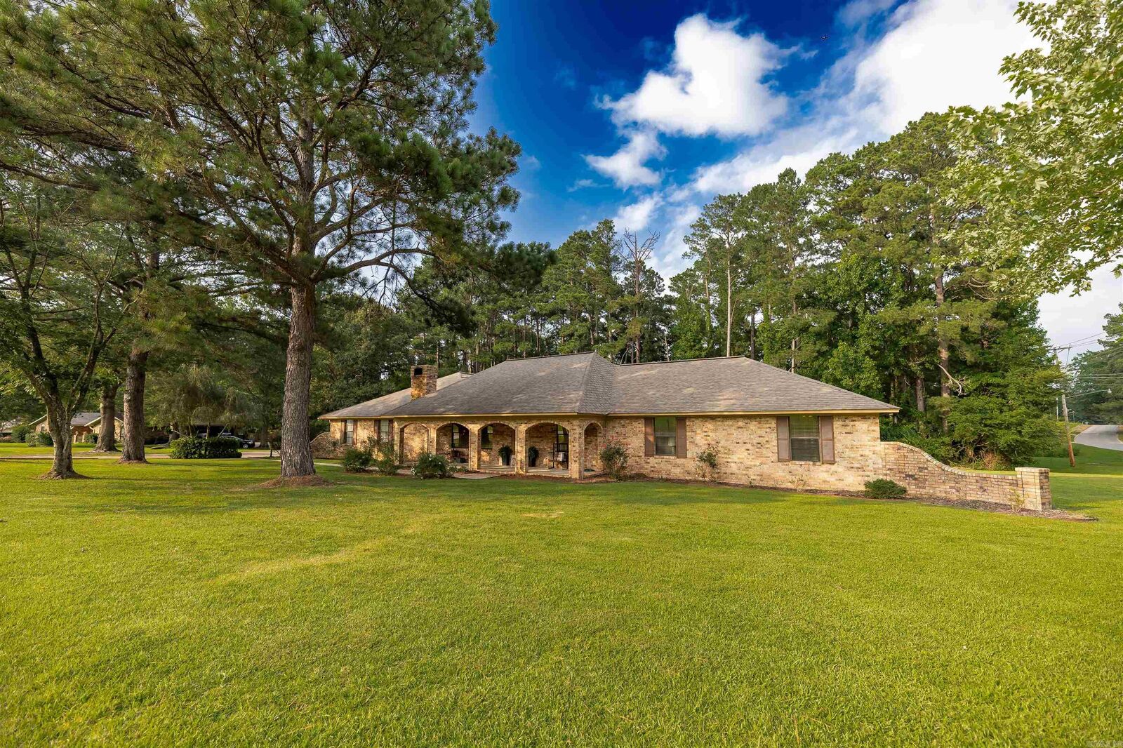 Property Photo: 233 Chinquepin Dr AR 71753