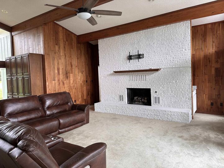 Property Photo: 1624 S Lakewood Street AR 71753