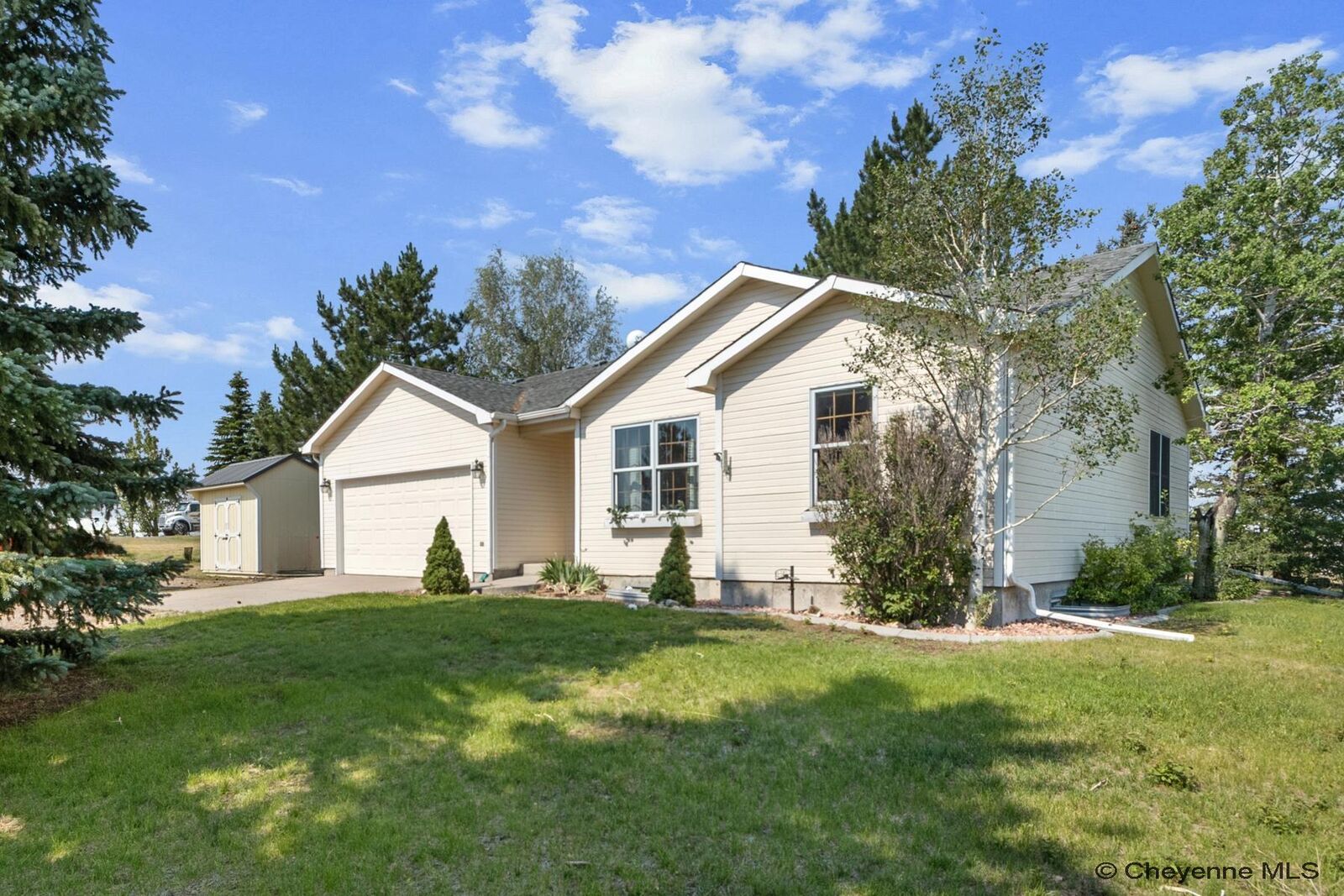 Property Photo: 7818 Surrey Rd WY 82009
