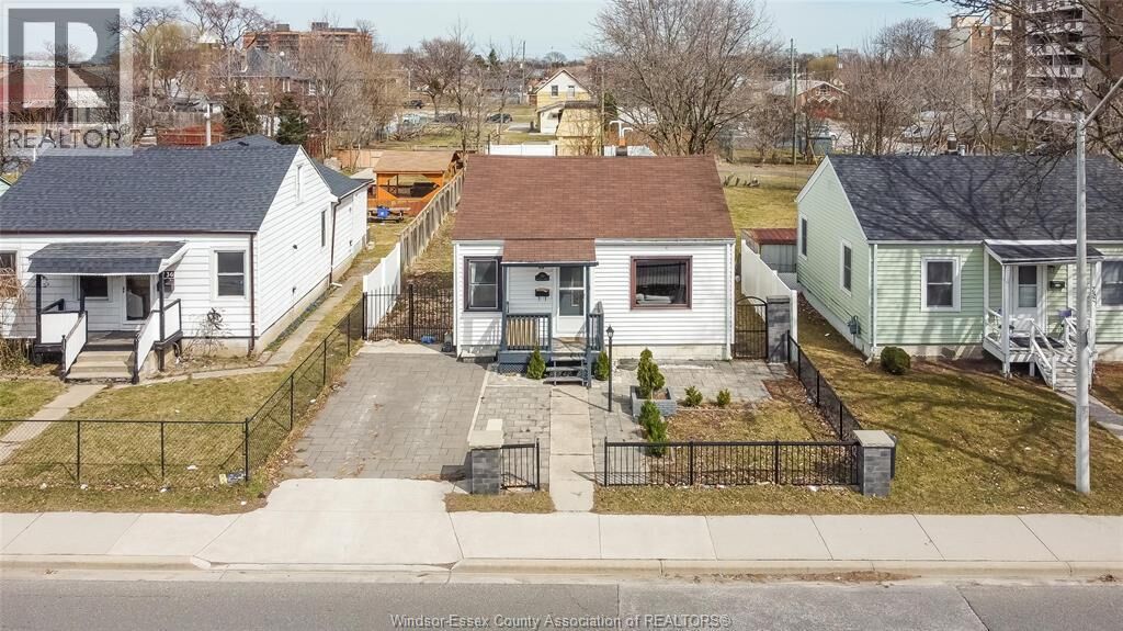 Property Photo:  744 McDougall Street  ON N9A 1L8 