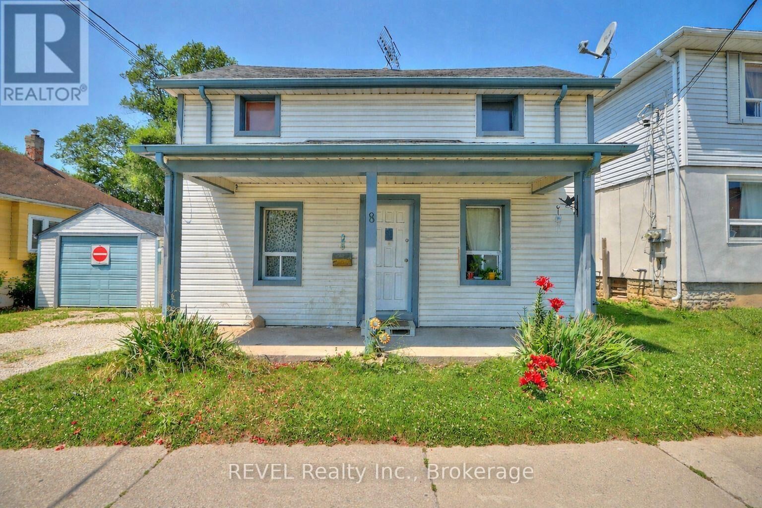 Property Photo:  8 Pelham Road  ON L2S 1P9 