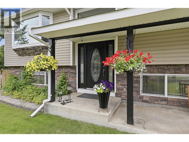Property Photo: 285 Huckleberry Place BC V2H 1M4