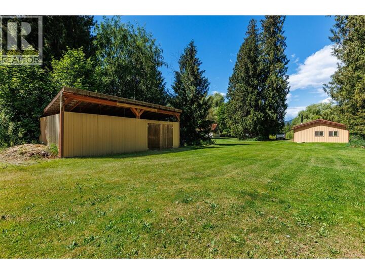 Property Photo: 516 Goat River Road South BC V0B 1G1