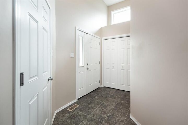 Property Photo: 16 Parkhill Crescent MB R3X 0B8