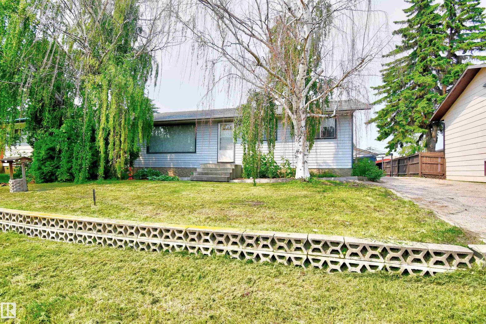 Property Photo:  5626 51 Avenue  AB T0A 3A1 