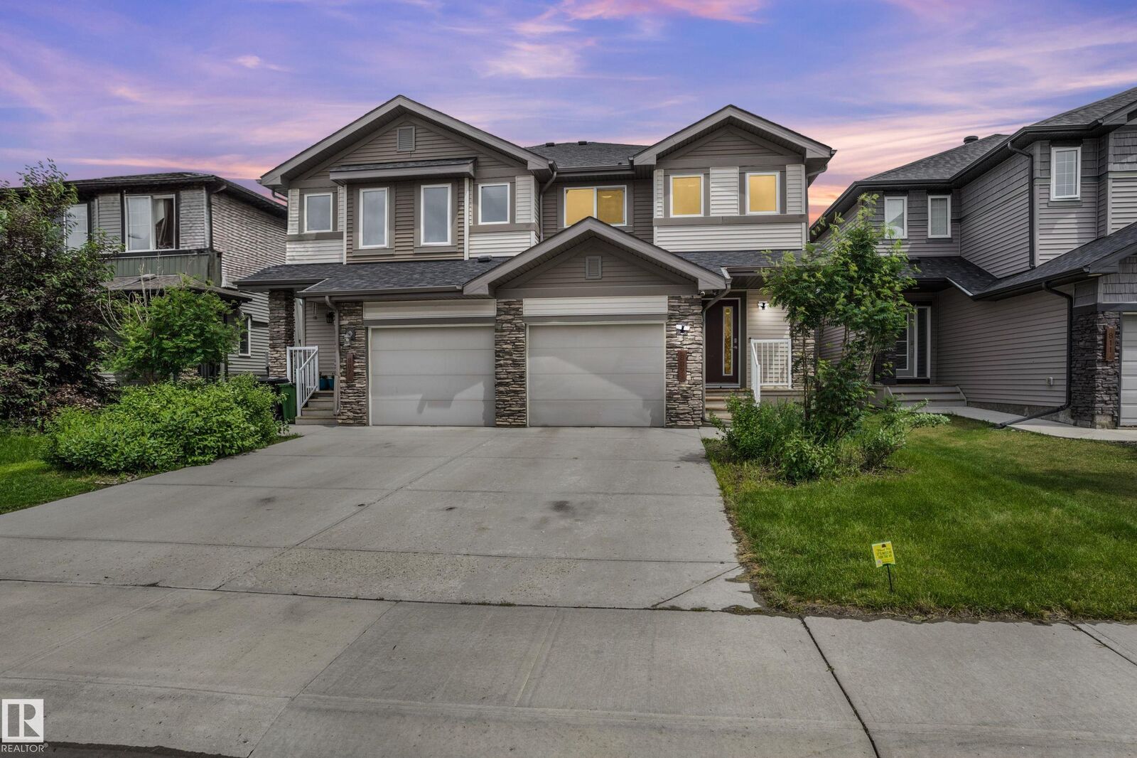 Property Photo:  809 Cavanagh Heath SW  AB T6W 3Y1 