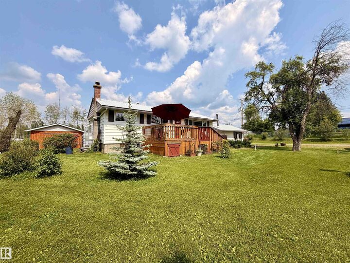 Property Photo:  5004 50 Avenue  AB T0E 0T0 