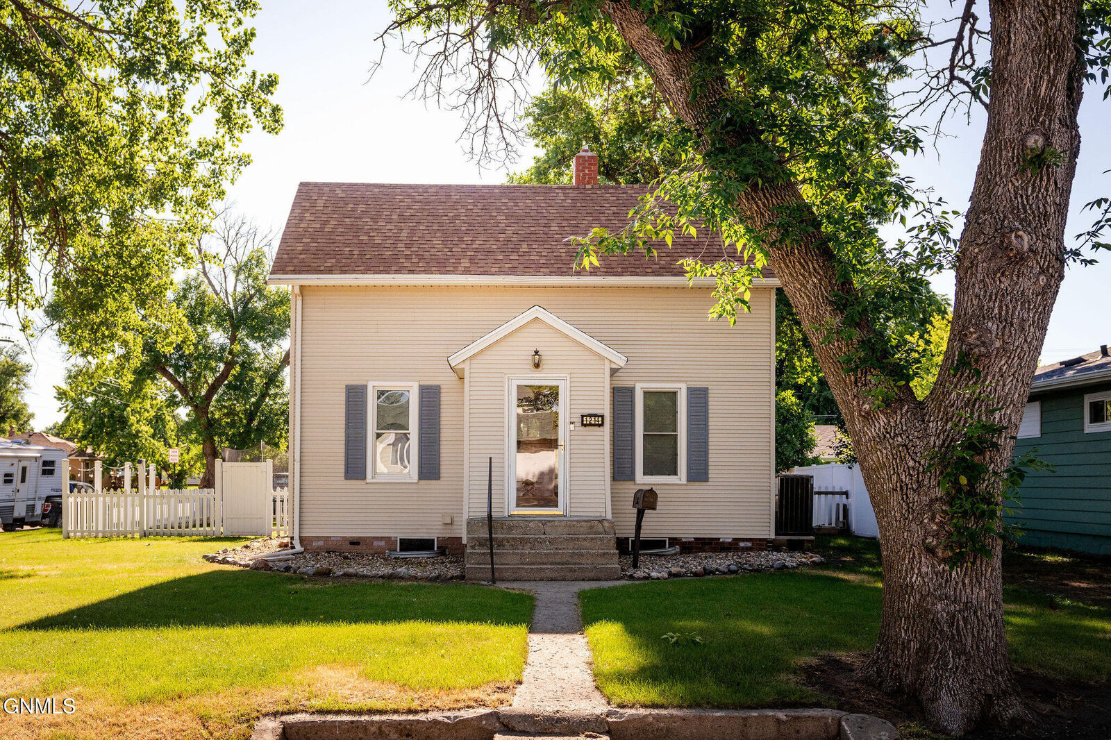 Property Photo: 1214 4th Avenue NE ND 58401