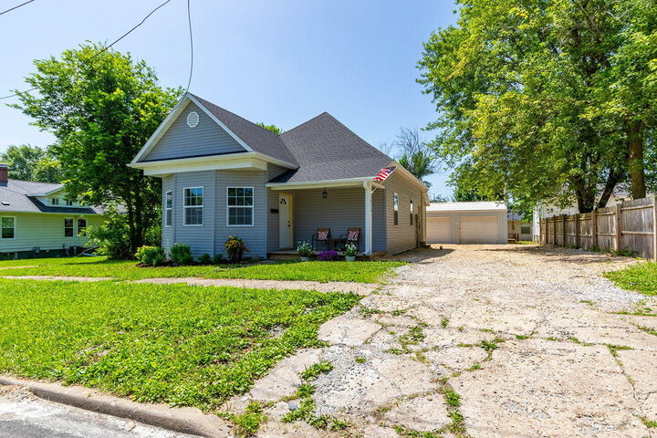Property Photo:  1016 E Jackson Street  MO 65265 