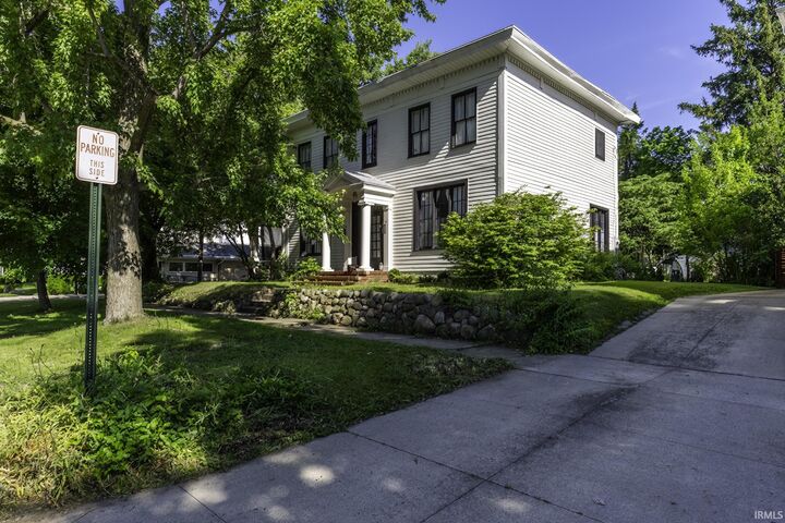 Property Photo:  112 E Main Street  IN 46992-3121 