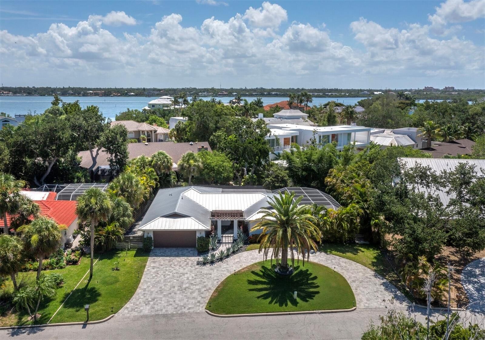 Property Photo:  622 Tropical Circle  FL 34242 