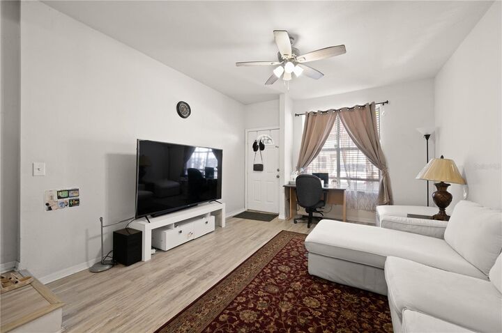 Property Photo: 3901 SW 20th Avenue 609 FL 32607
